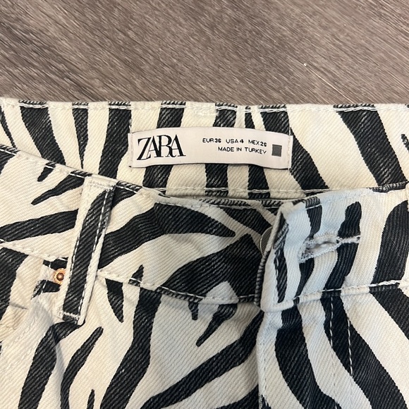 Zara Zebra Print Jeans - Picture 2 of 2